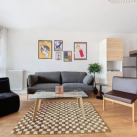 Modern With Rooftop Apartament *